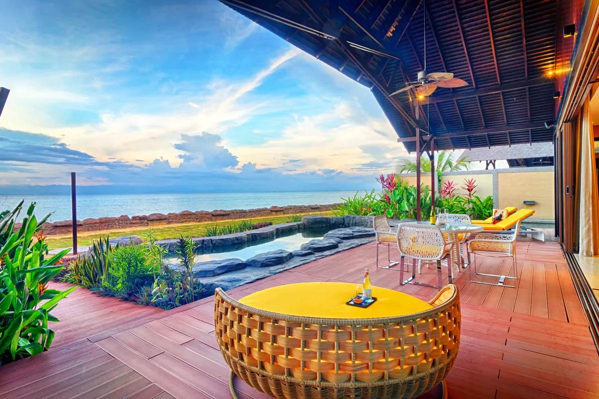 Borneo_Eagle_Bar_Lounge_2018_02