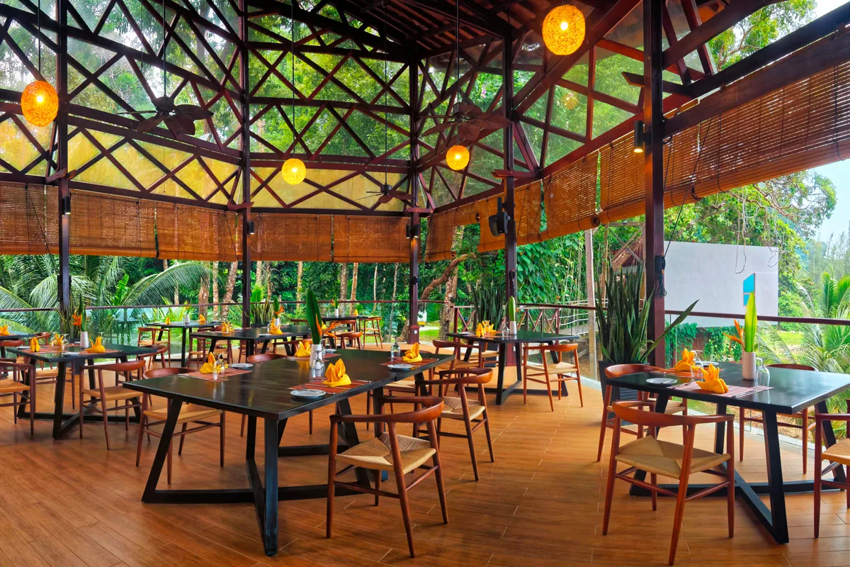 Borneo_Eagle_Bar_Lounge_2018_02