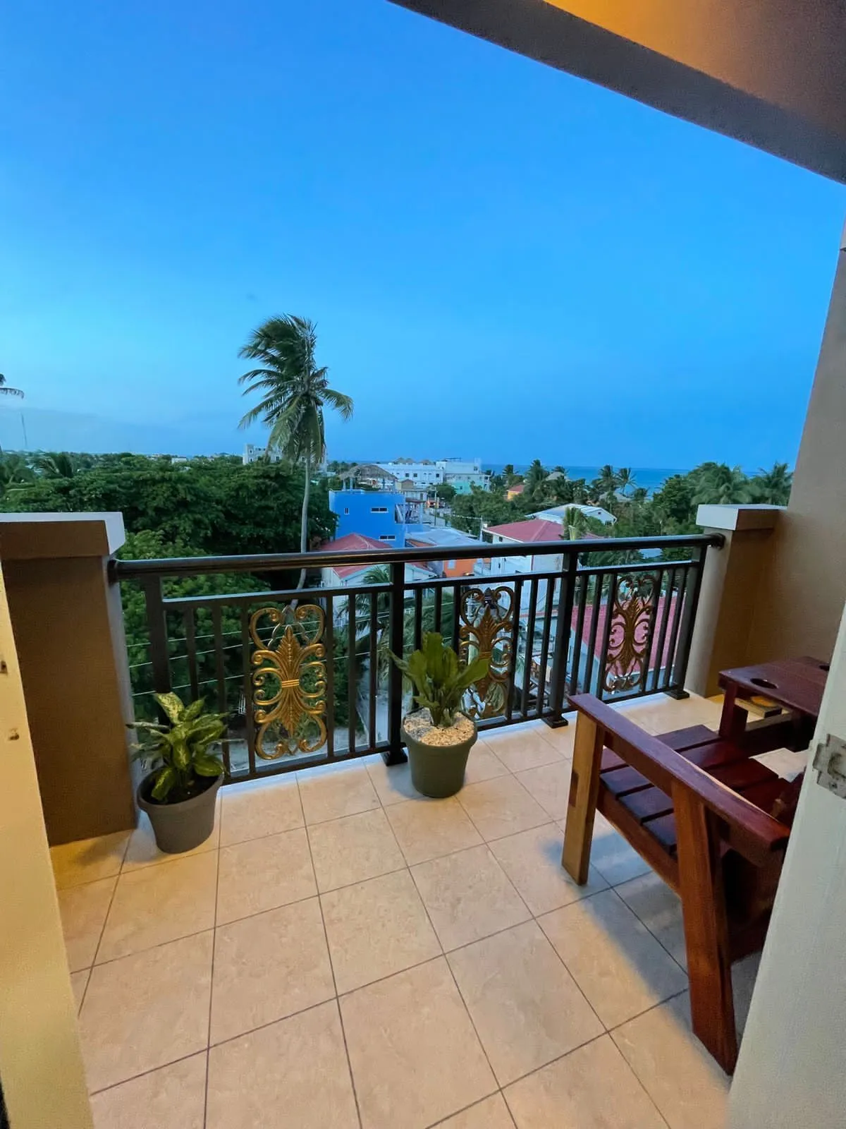 Coral Caye hotel image from Expedia