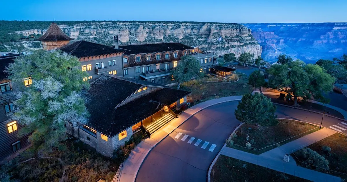 El Tovar hotel image from Expedia