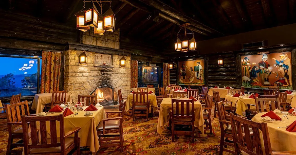 El Tovar hotel image from Expedia