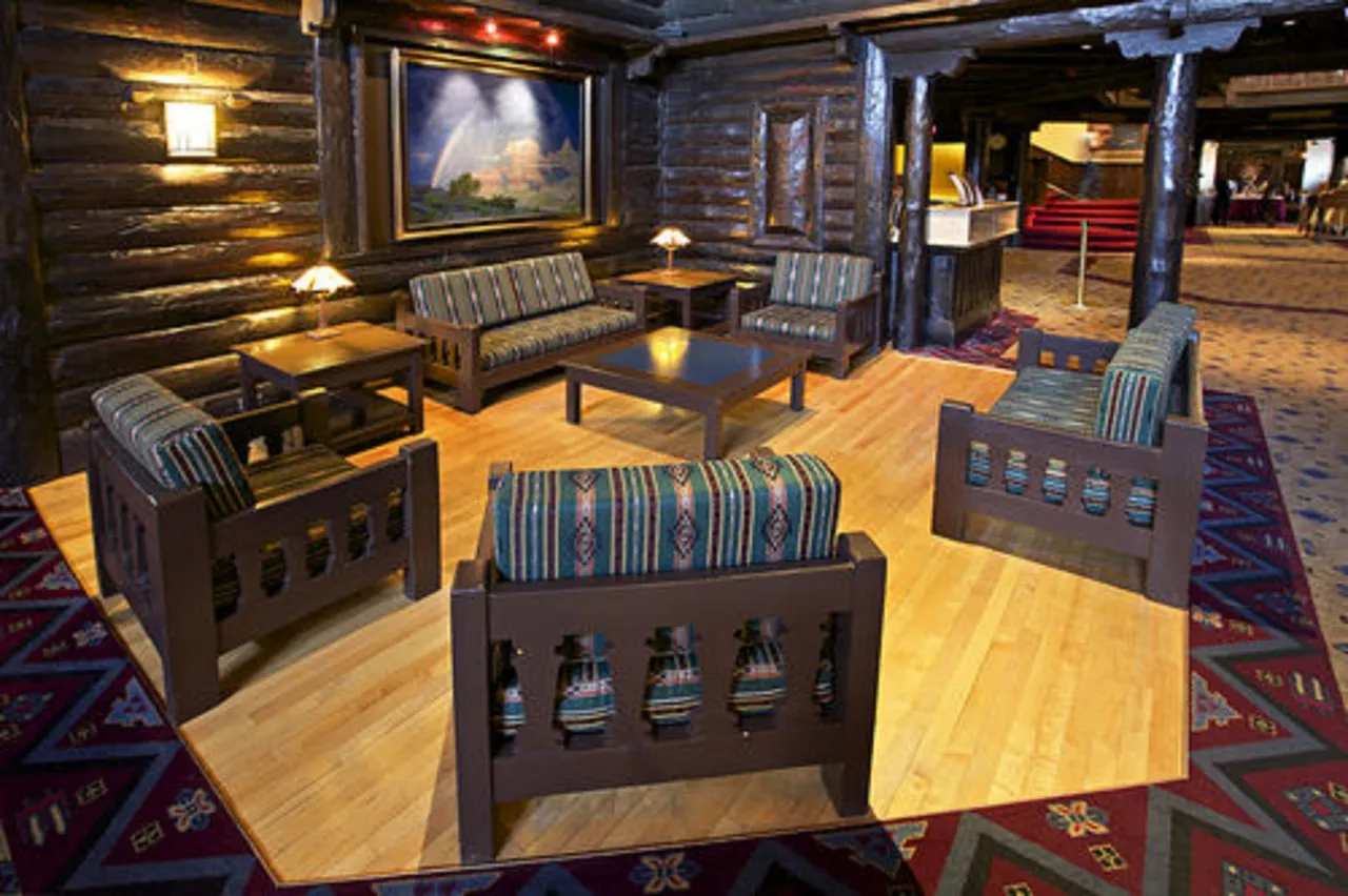 El Tovar hotel image from Expedia