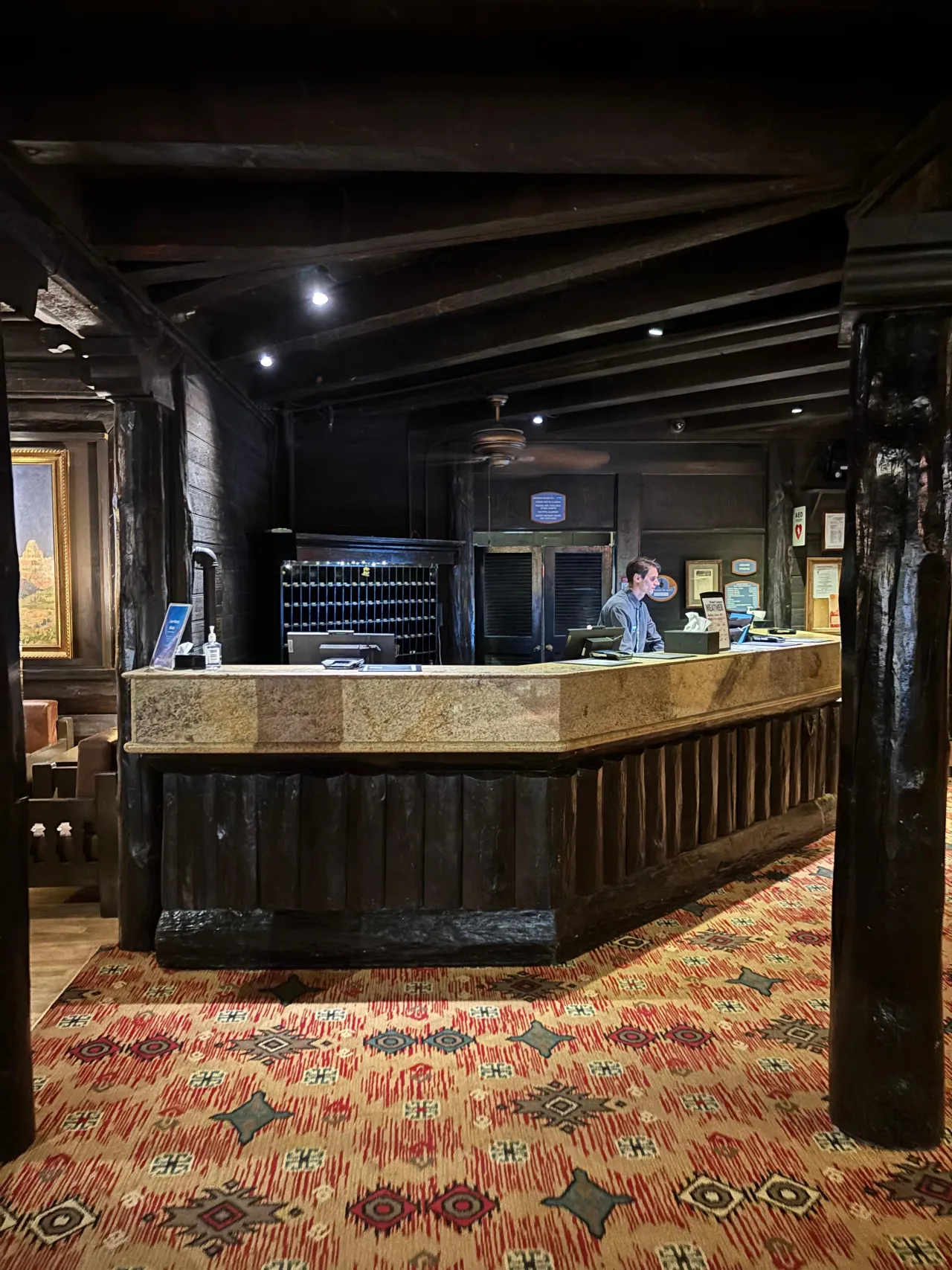 El Tovar hotel image from Expedia