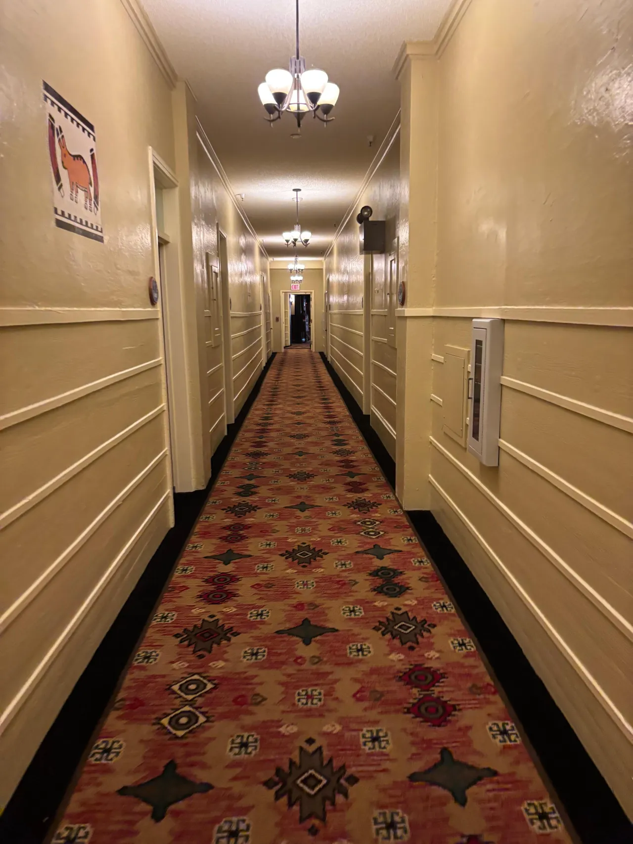 El Tovar hotel image from Expedia