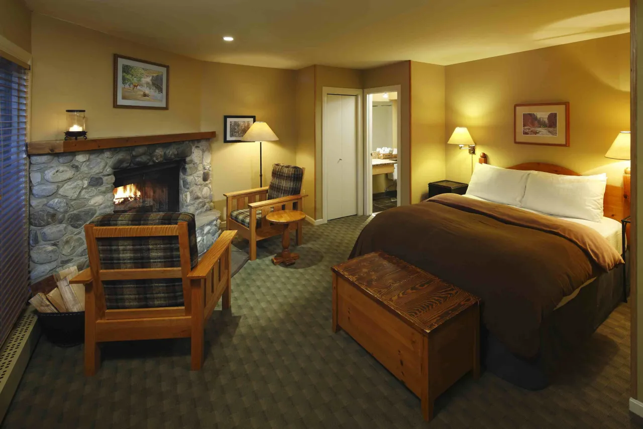 Emerald Lake Lodge hotel image from Expedia