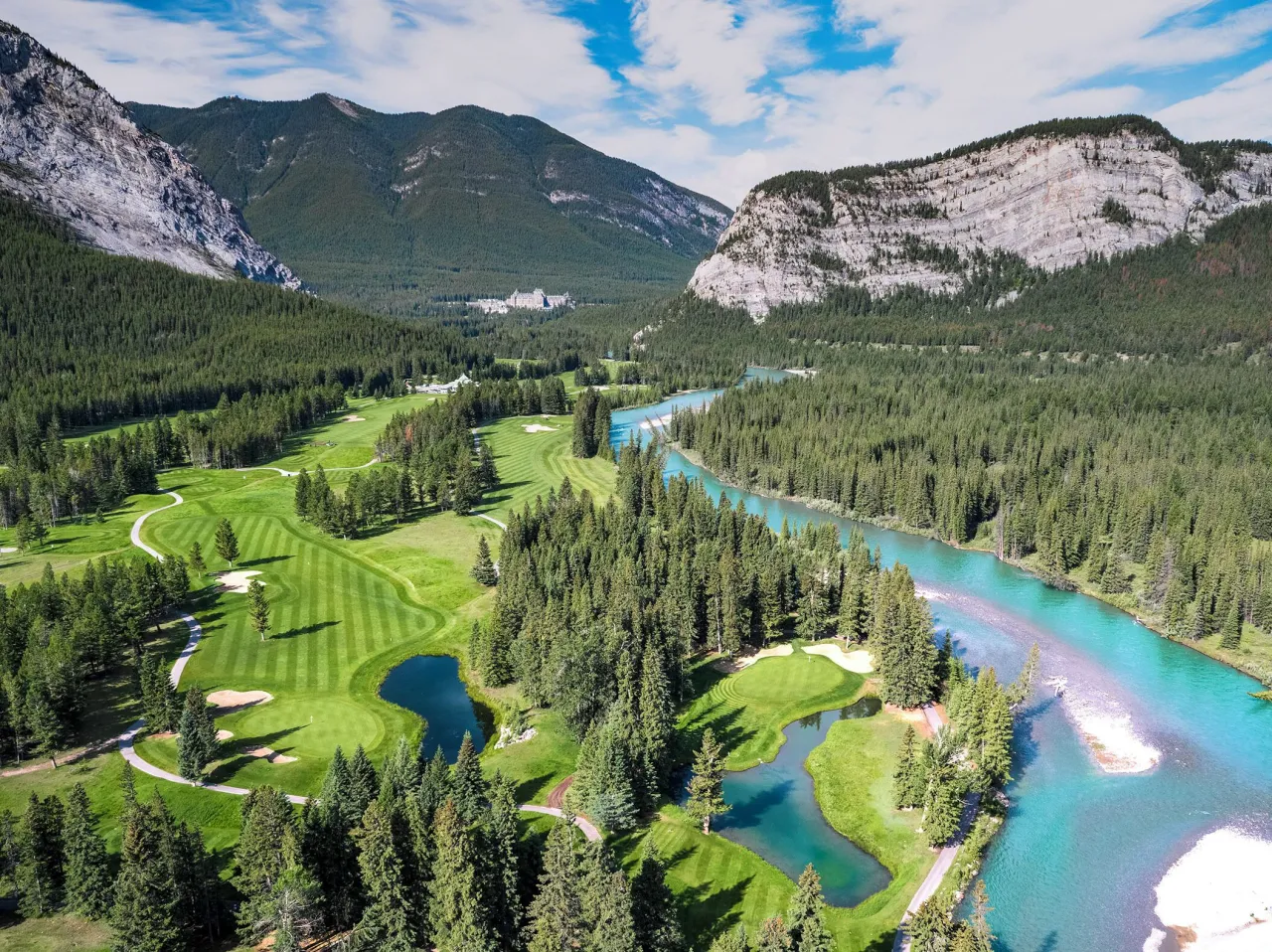 Fairmont Banff Springs hotel image from Expedia