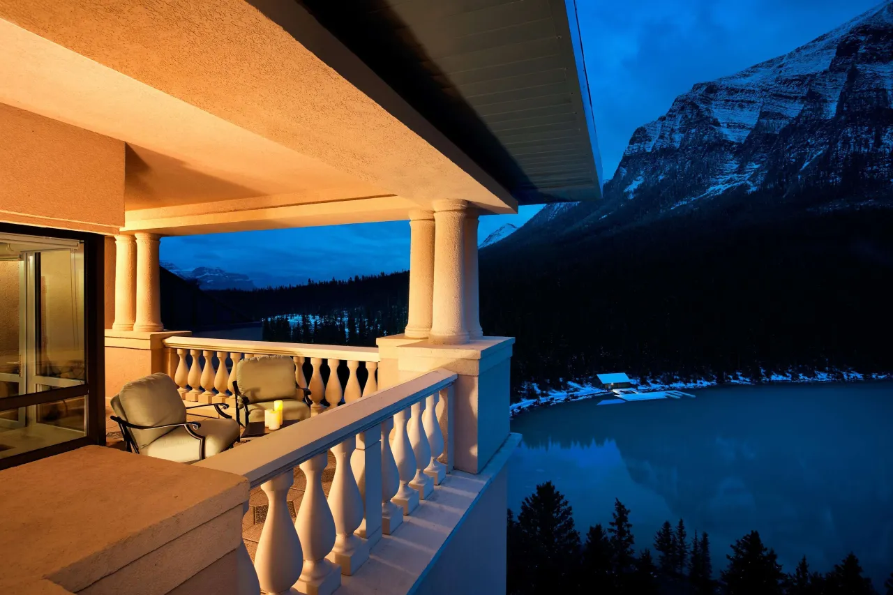 Fairmont Chateau Lake Louise hotel image from Expedia