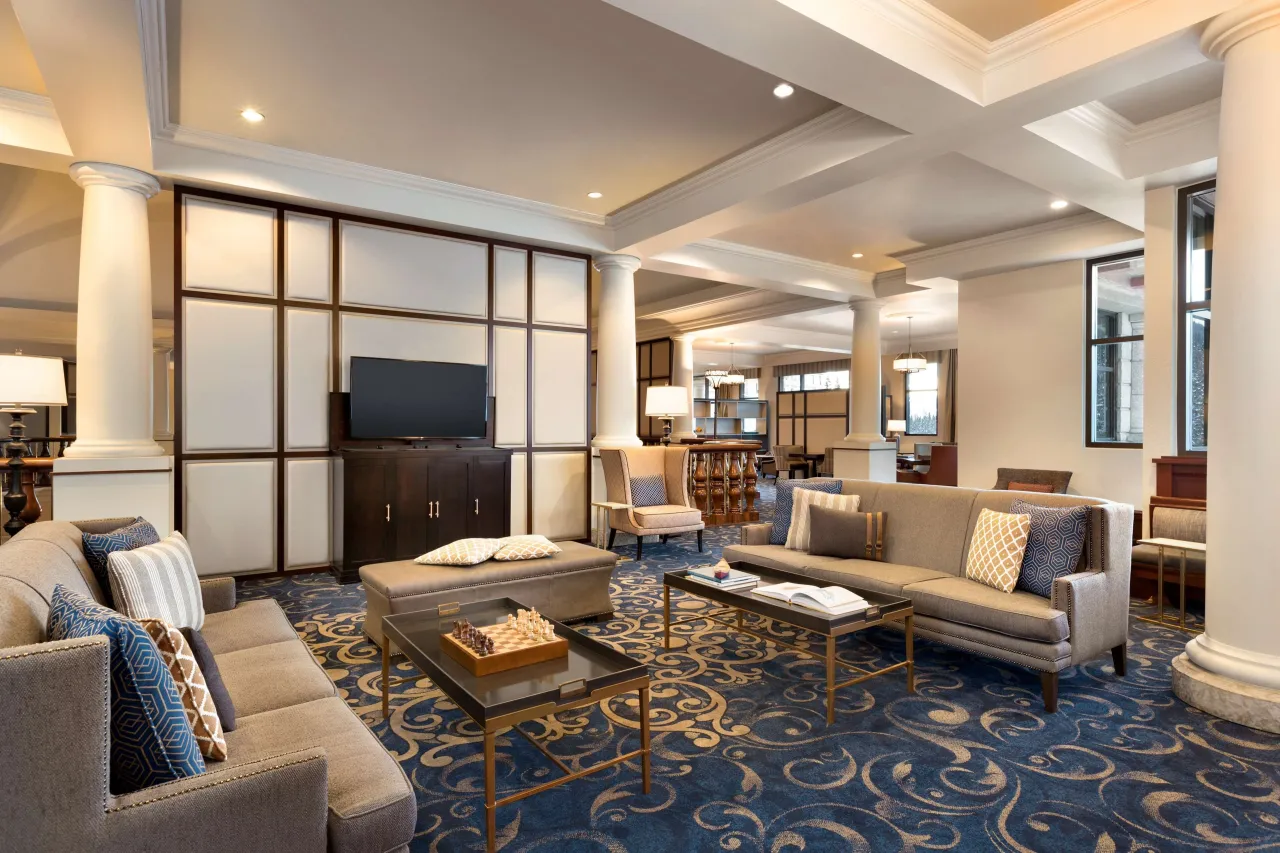 Fairmont Chateau Lake Louise hotel image from Expedia