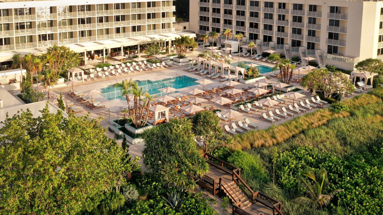 Four Seasons Resort Palm Beach hotel image from Expedia