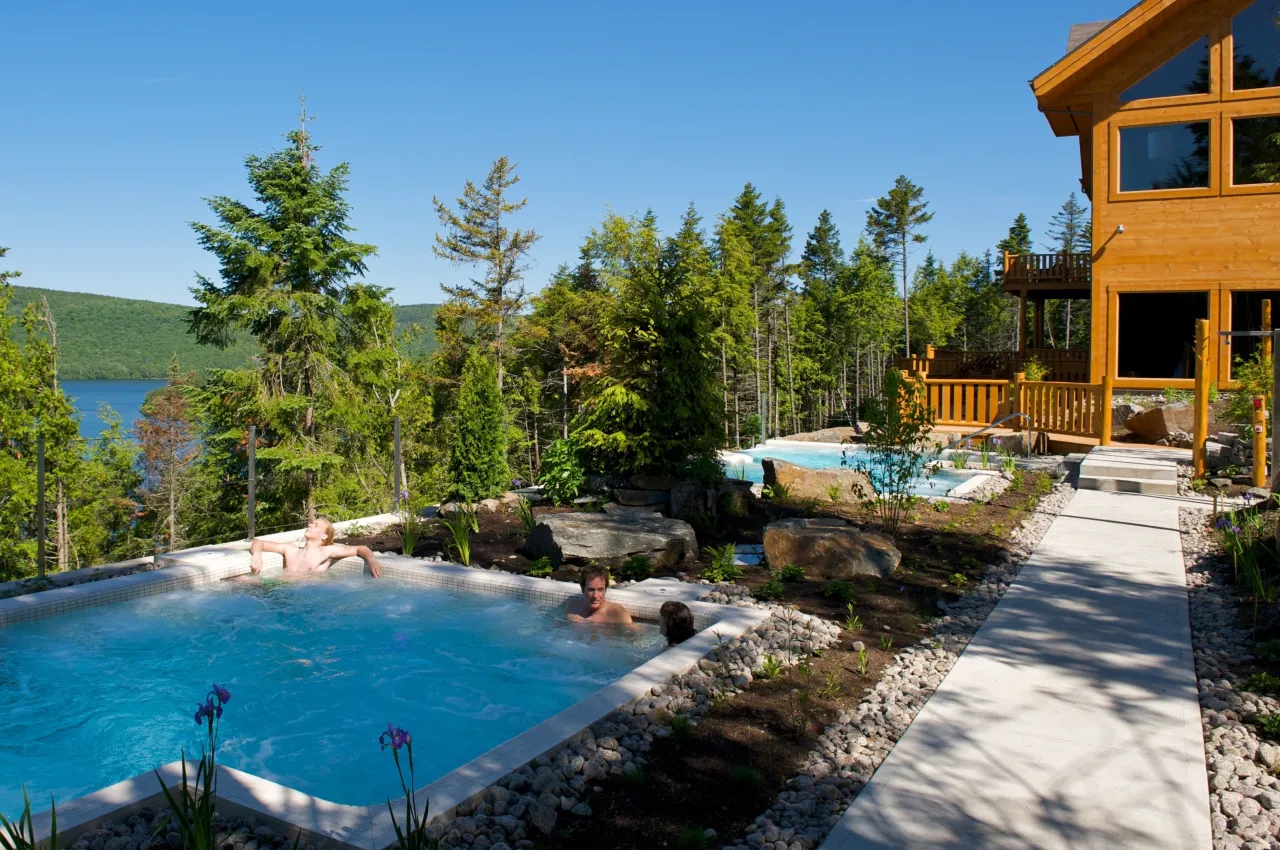 Hotel Sacacomie, Québec hotel image from Expedia