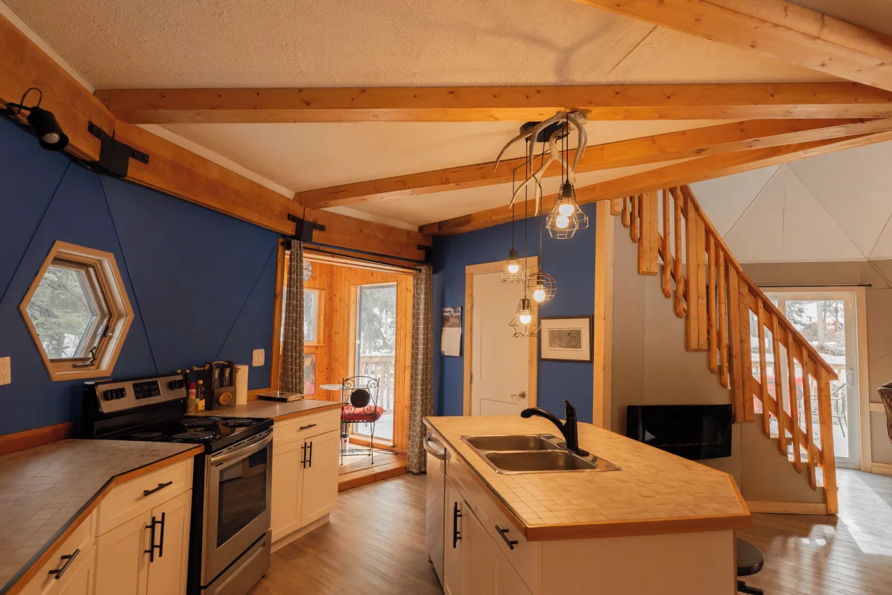 Inn on the Lake, The Yukon hotel image from Expedia