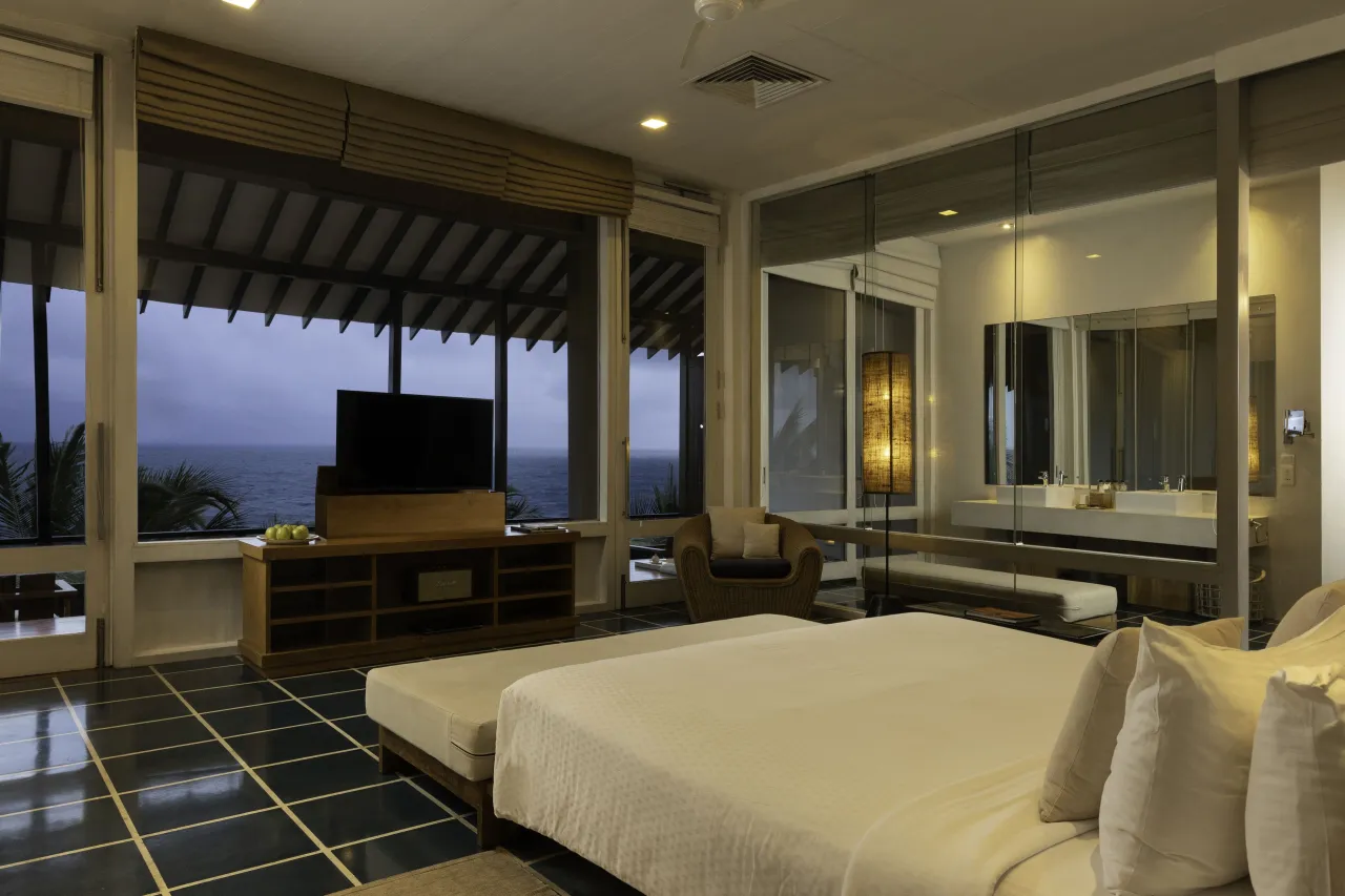 Jetwing Blue, Negombo hotel image from Expedia