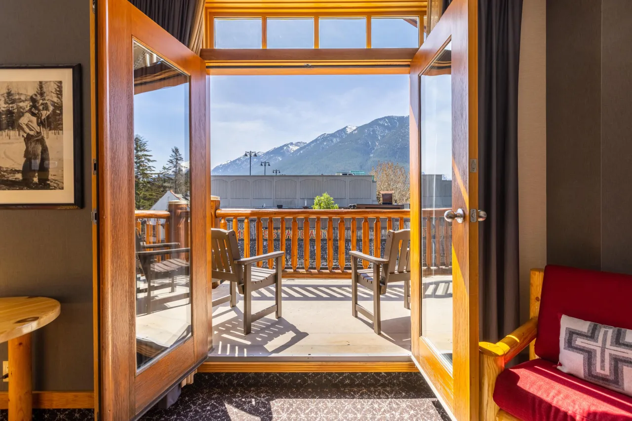 Kensington Riverside Inn, Calgary hotel image from Expedia