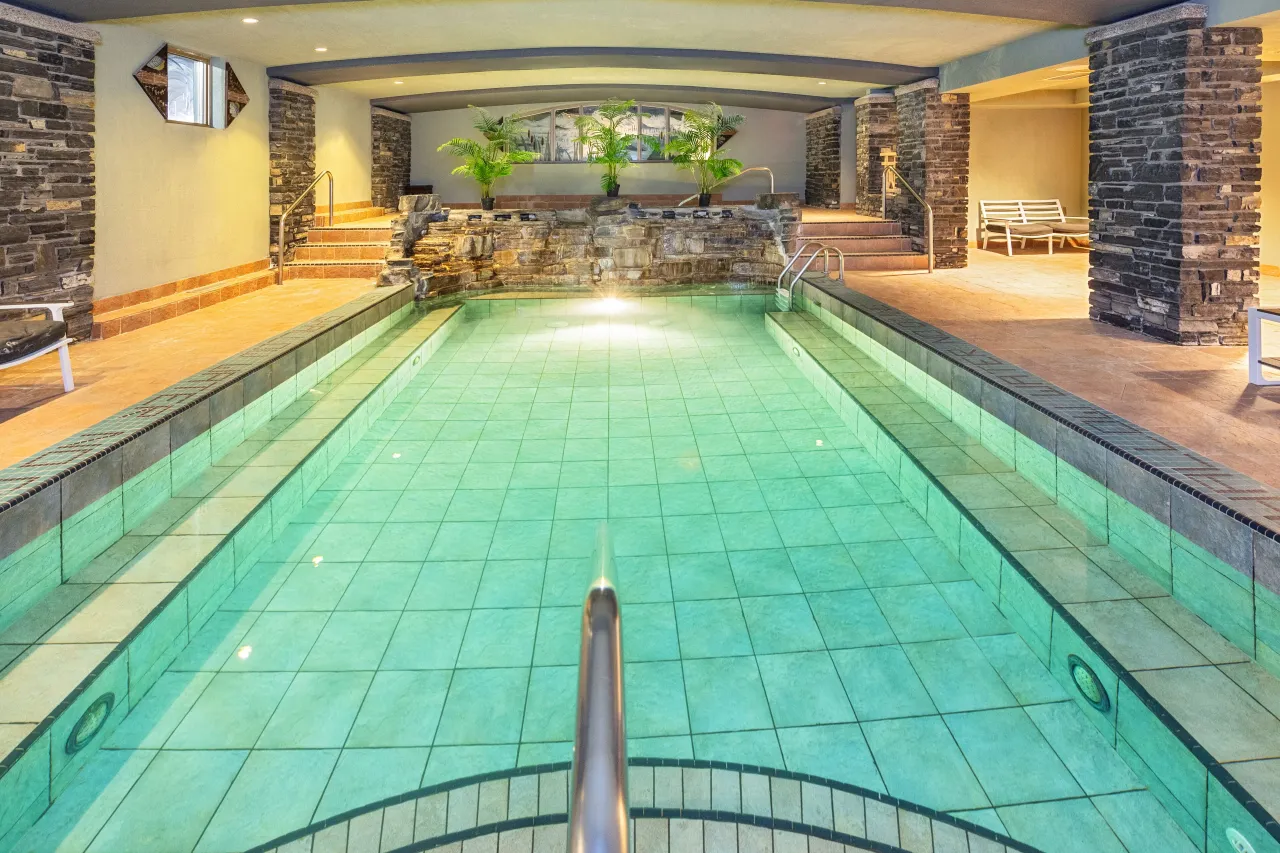 Kensington Riverside Inn, Calgary hotel image from Expedia