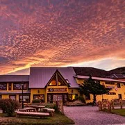 Laguna Condor hotel image from Expedia