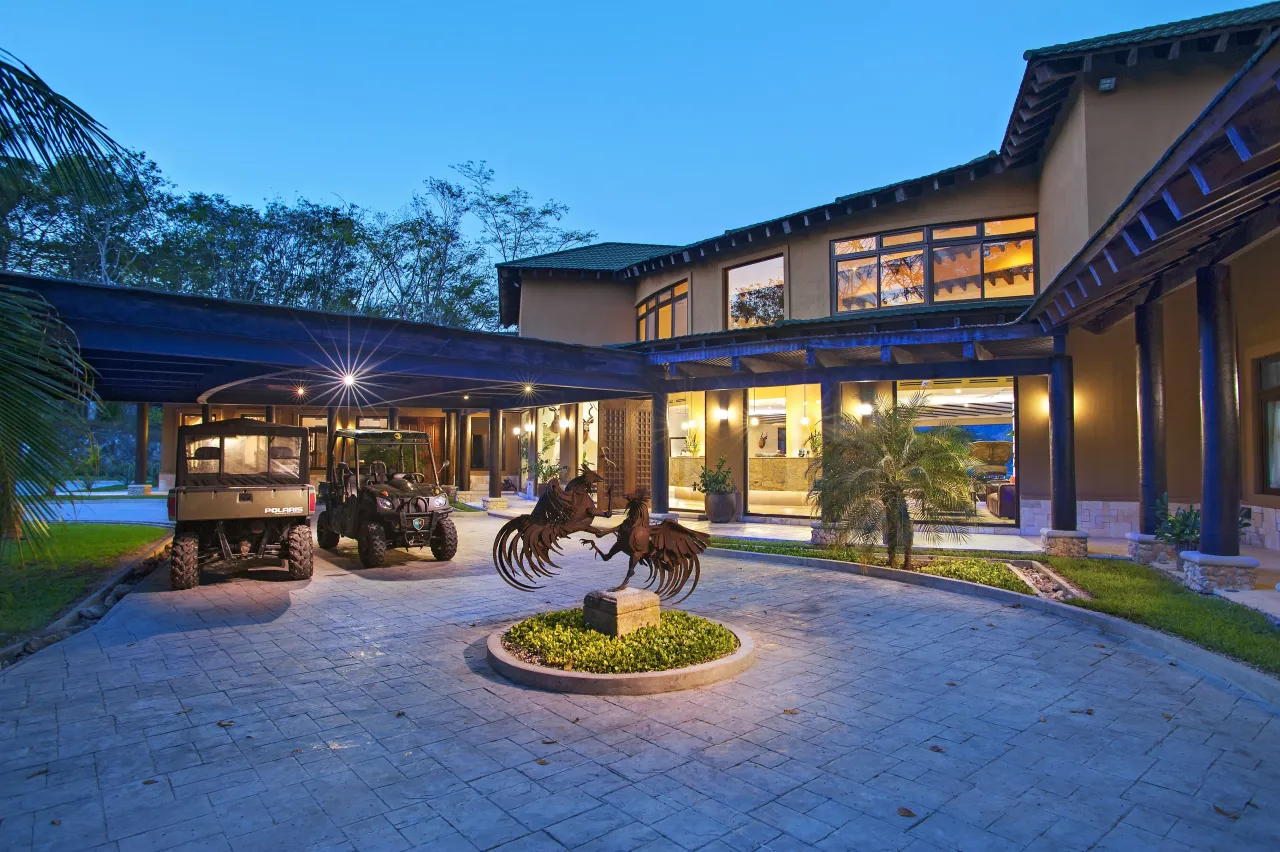 Las Lagunas hotel image from Expedia