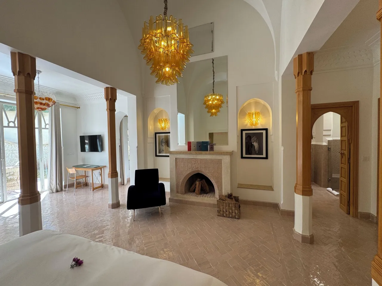 Les Deux Tours hotel image from Expedia