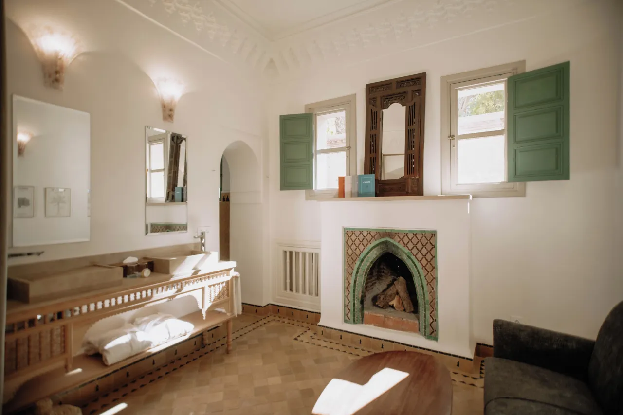 Les Deux Tours hotel image from Expedia