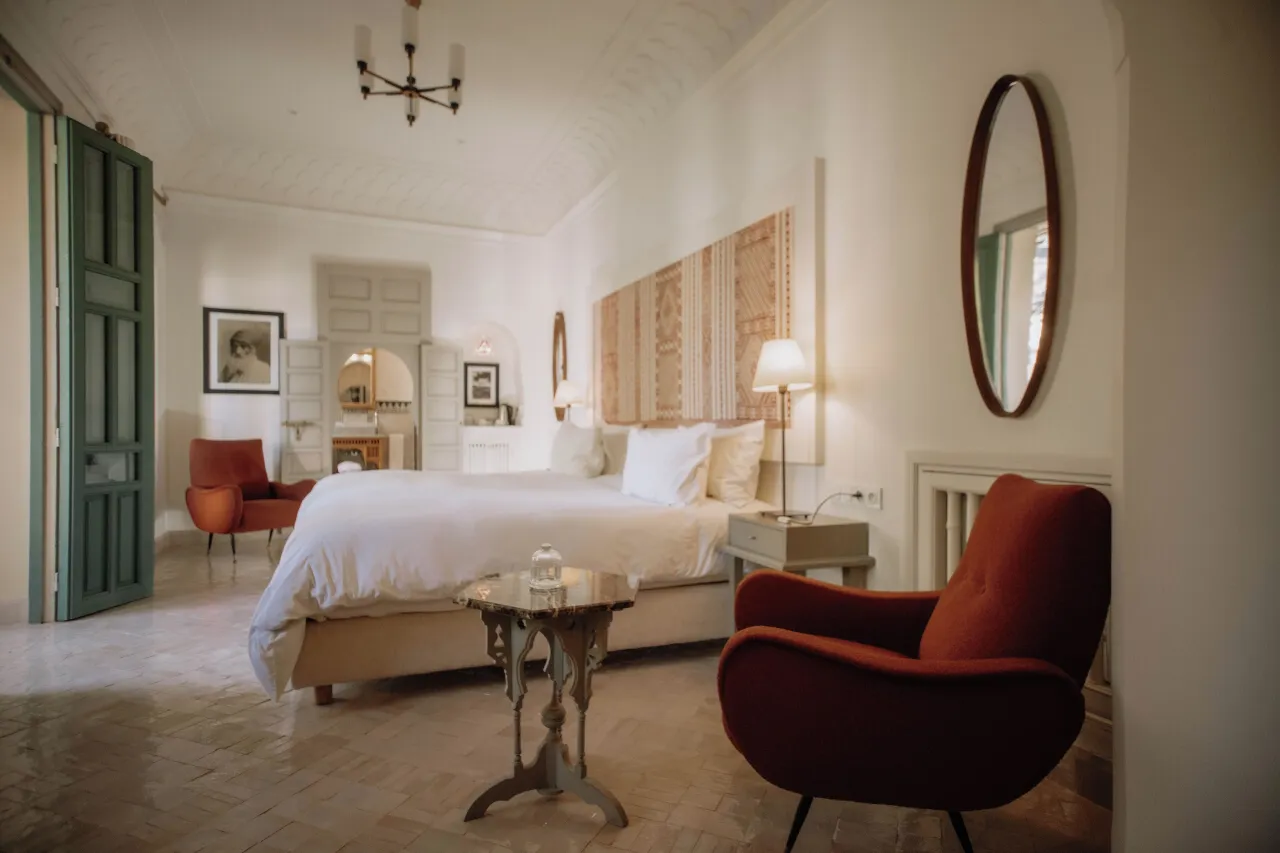 Les Deux Tours hotel image from Expedia