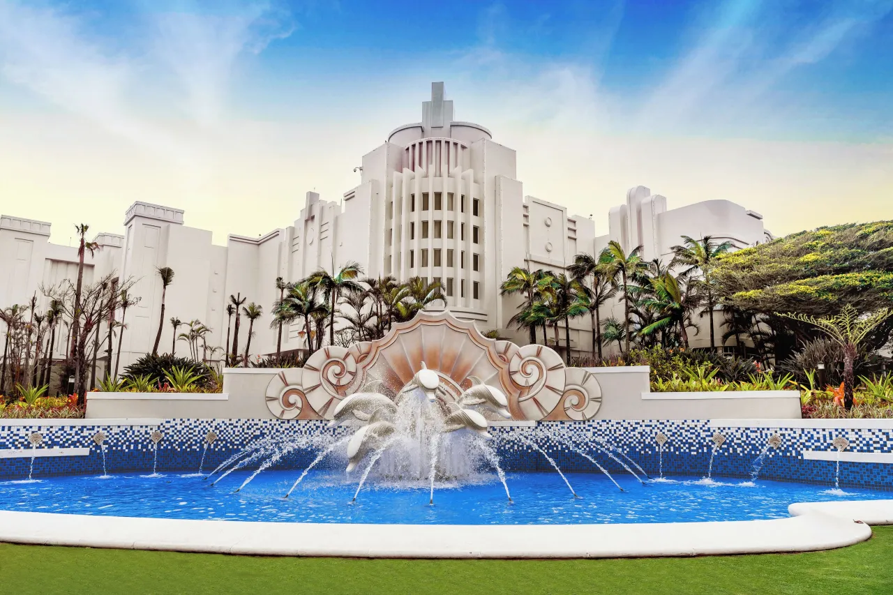 The Oyster Box, Durban hotel image from Expedia