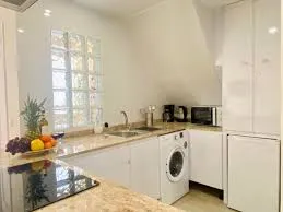 Victoria House hotel image from Expedia