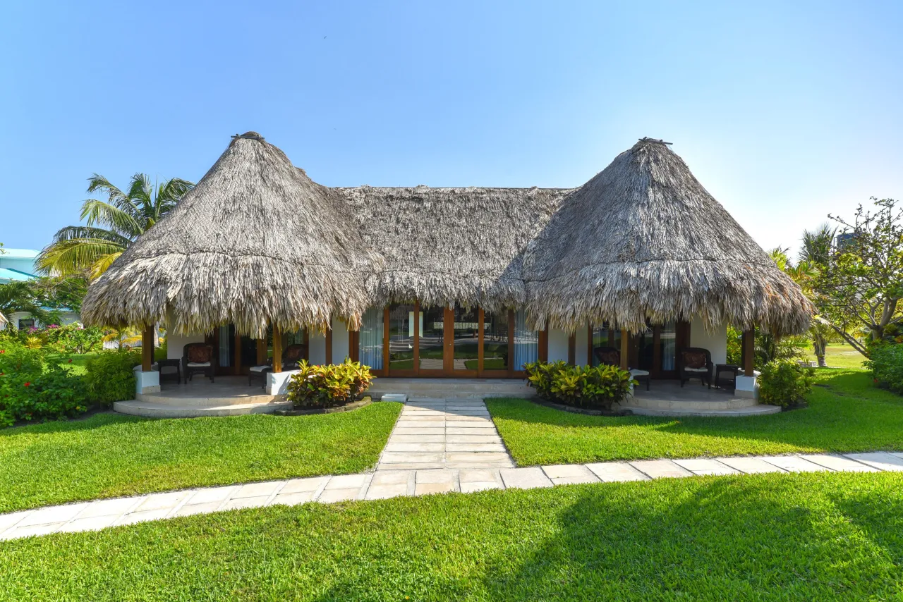 Victoria House hotel image from Expedia