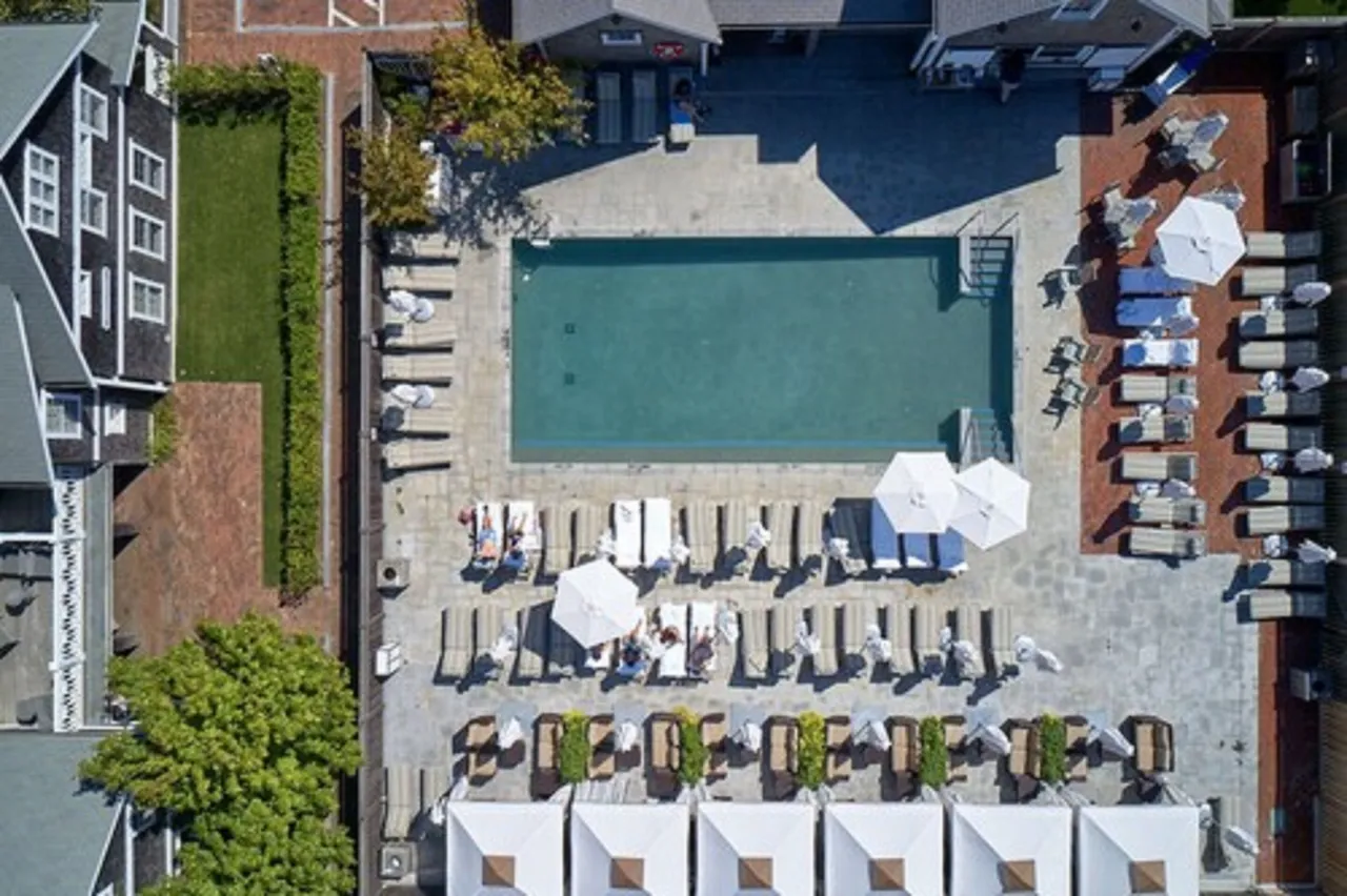 White Elephant hotel image from Expedia