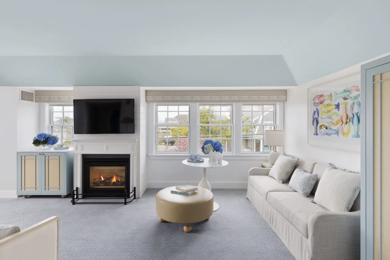 White Elephant hotel image from Expedia