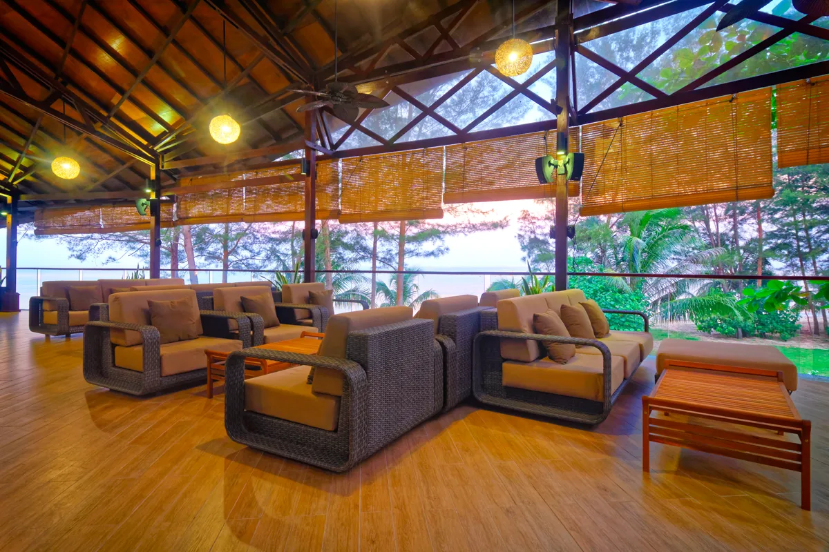 Borneo_Eagle_Bar_Lounge_2018_02